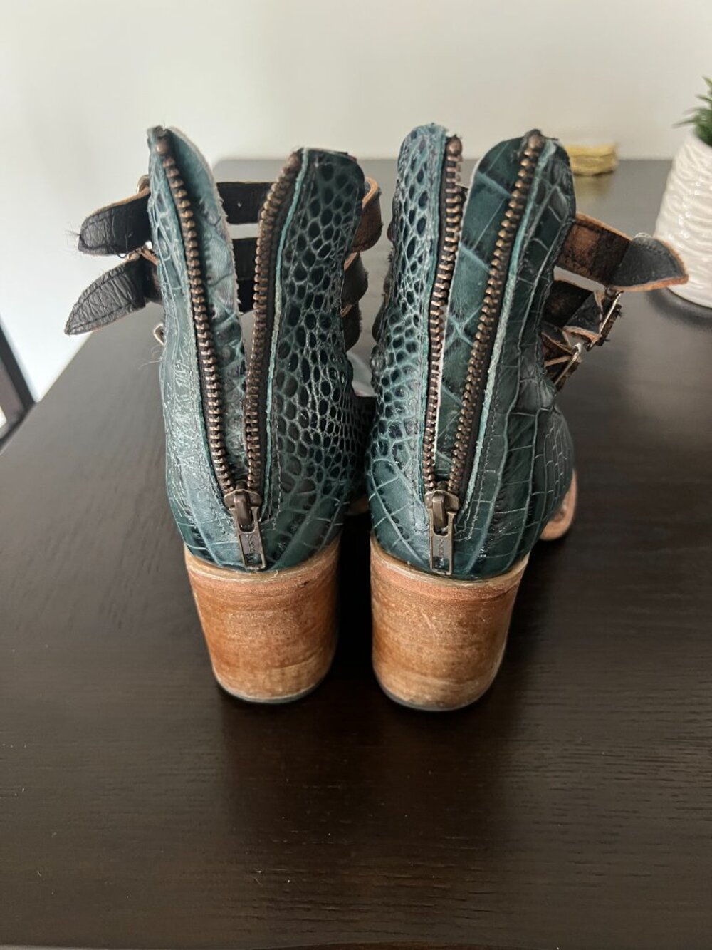 Freebird Randi Turquoise Croc Shoes - Picture 3 of 7